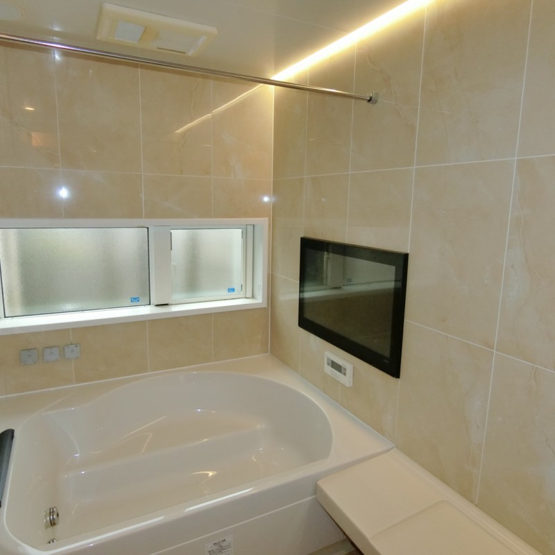 浴室テレビ付きで、快適なバスタイム。