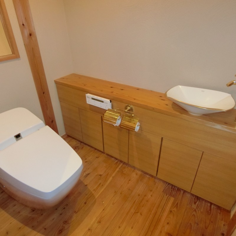 １階　ゆとりのある広さのトイレです。