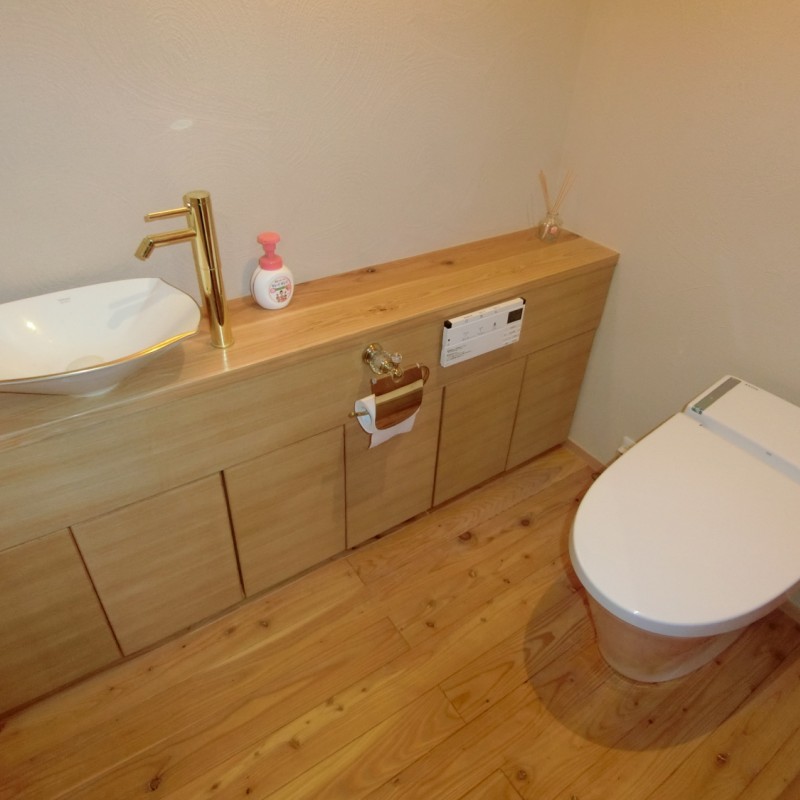 ２階　ゆとりのある広さのトイレです。