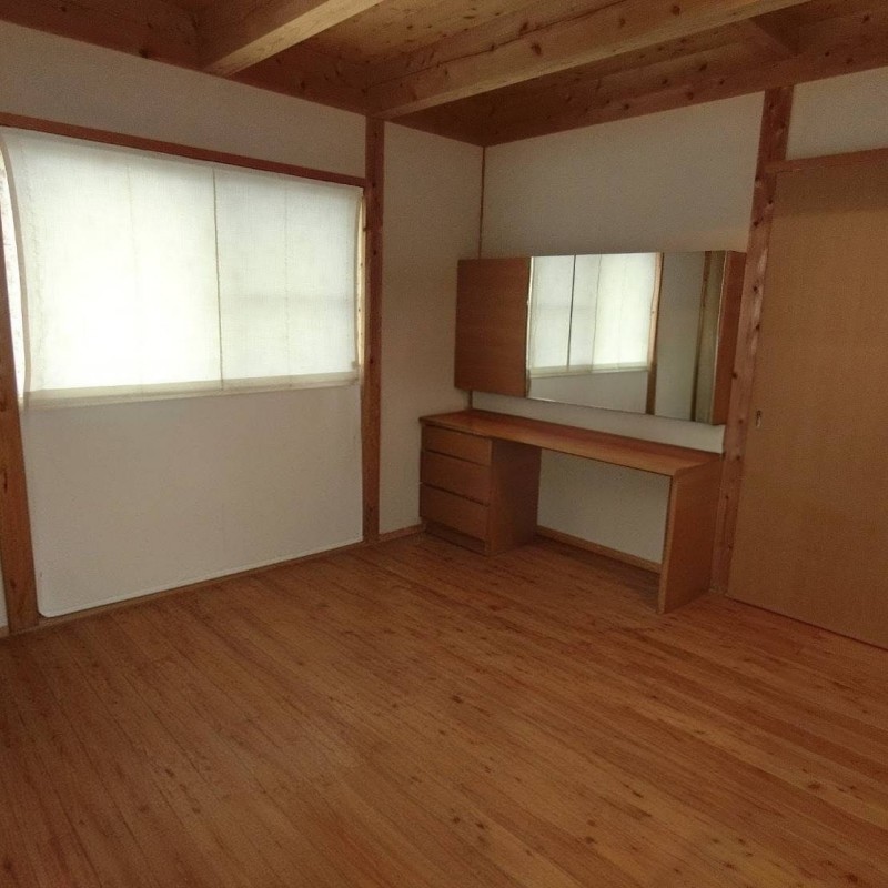 開放感あふれる、ゆったり設計の寝室空間