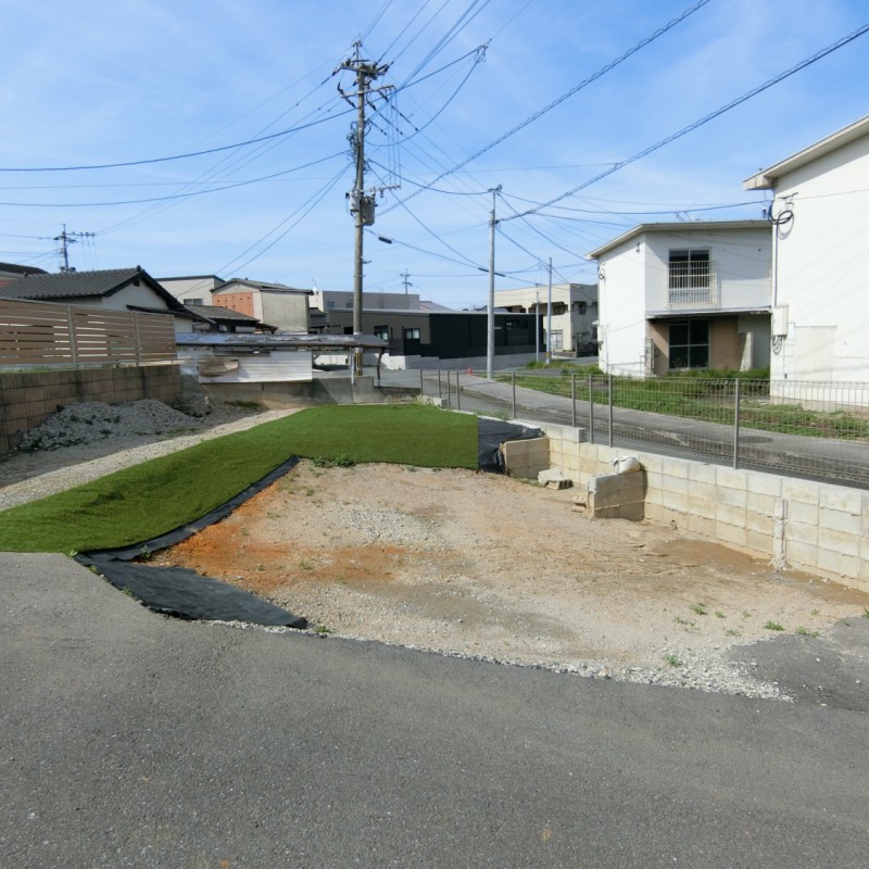 敷地が広いため事務所・店舗用地にも可能です。