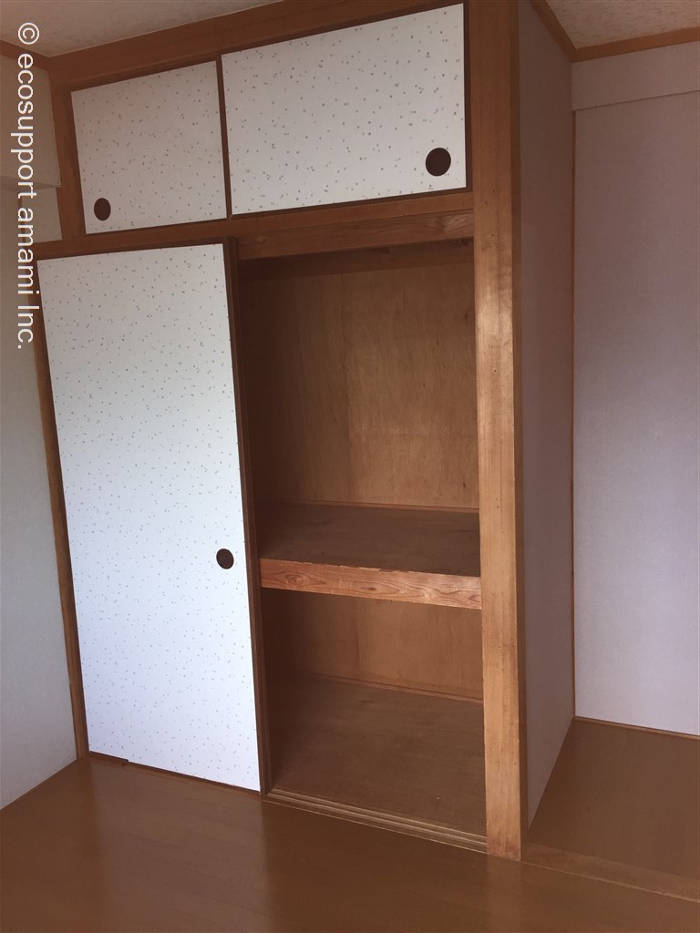 玄関左手洋室・押入れ