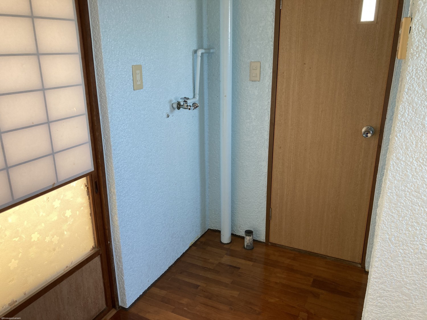 洗濯機置場はトイレ前部分になります。
