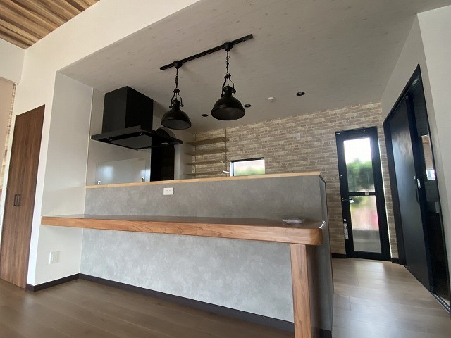 写真は新築時（2年前）のものです。