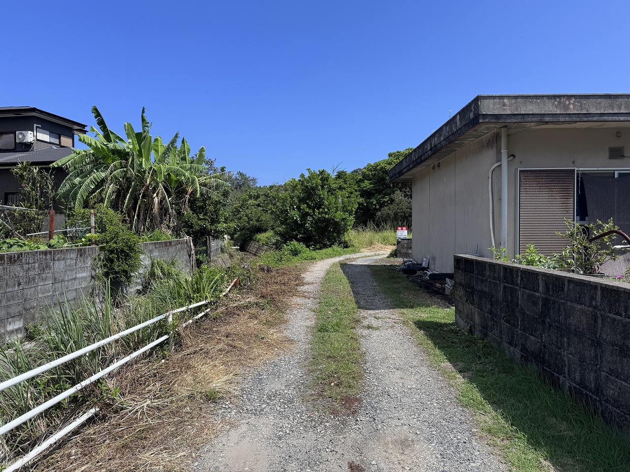 9番2 敷地へ入る通行路