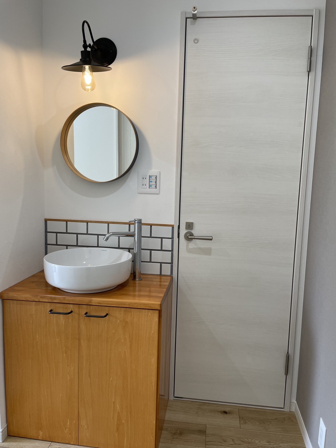 住宅 トイレ前の手洗い