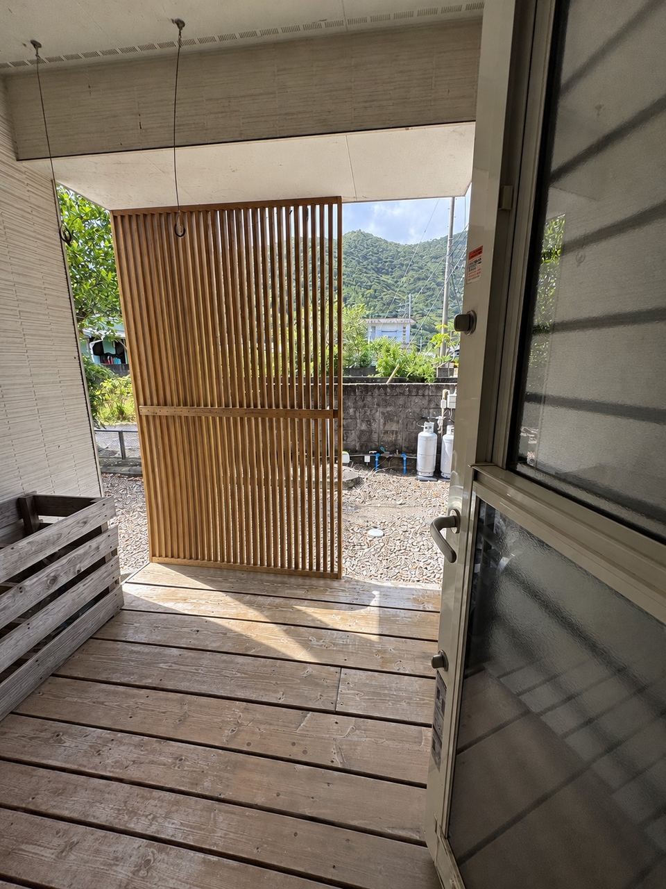 勝手口の外