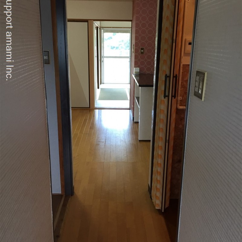 玄関から室内へ