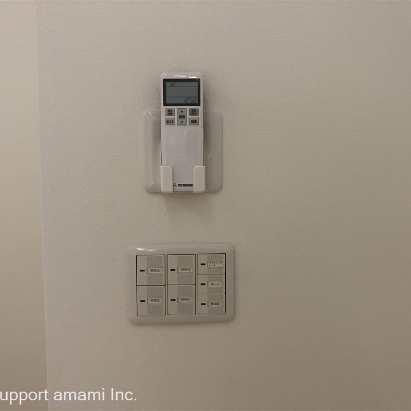 空調リモコン、照明スイッチ