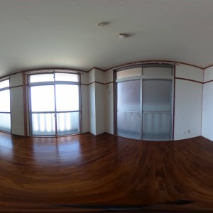 洋室（部屋奥より）