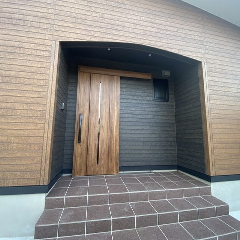 写真は新築時（2年前）のものです。