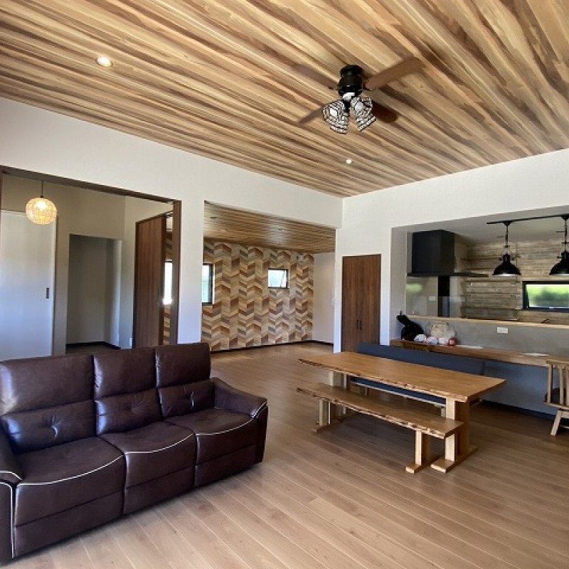 写真は新築時（2年前）のものです。