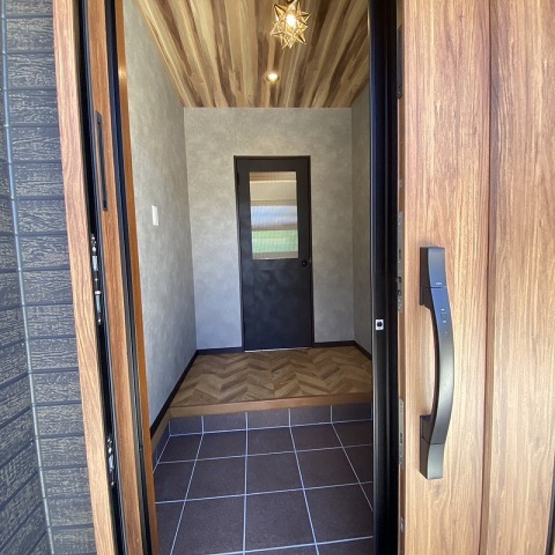 写真は新築時（2年前）のものです。