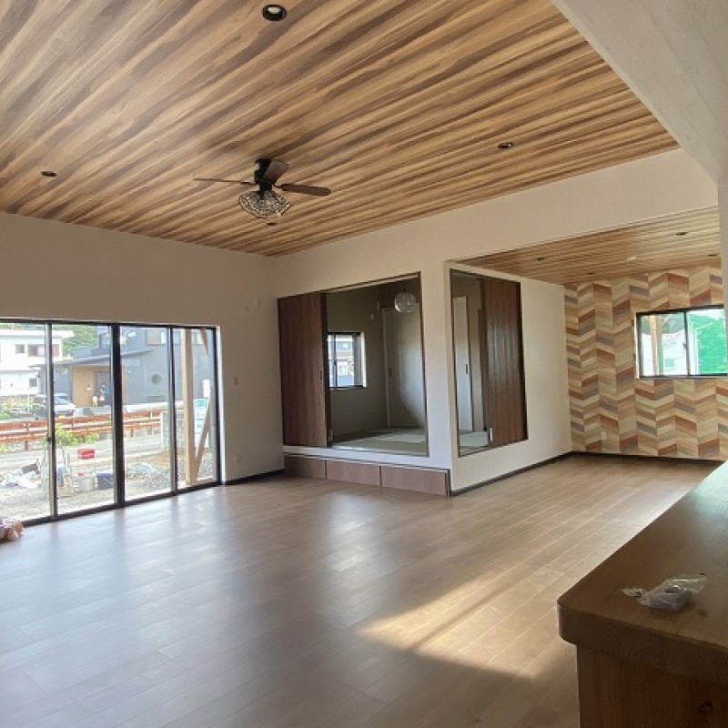 写真は新築時（2年前）のものです。