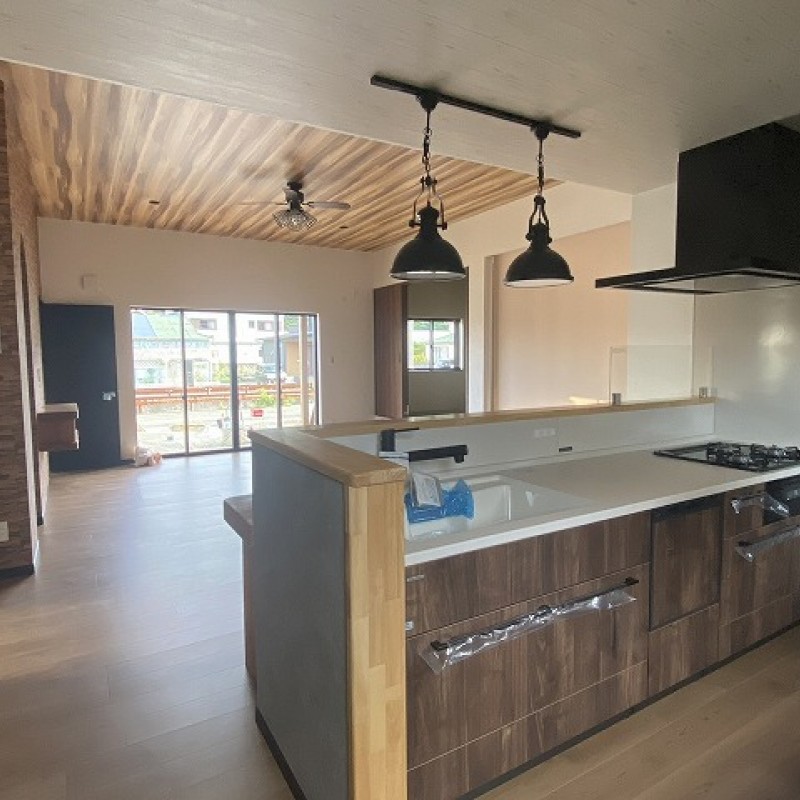 写真は新築時（2年前）のものです。