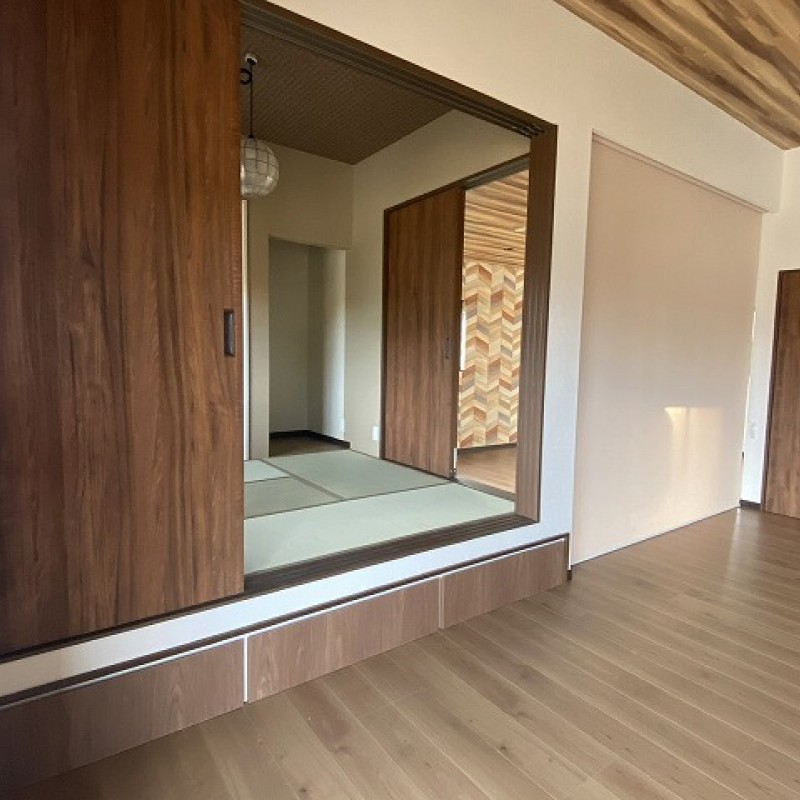 写真は新築時（2年前）のものです。