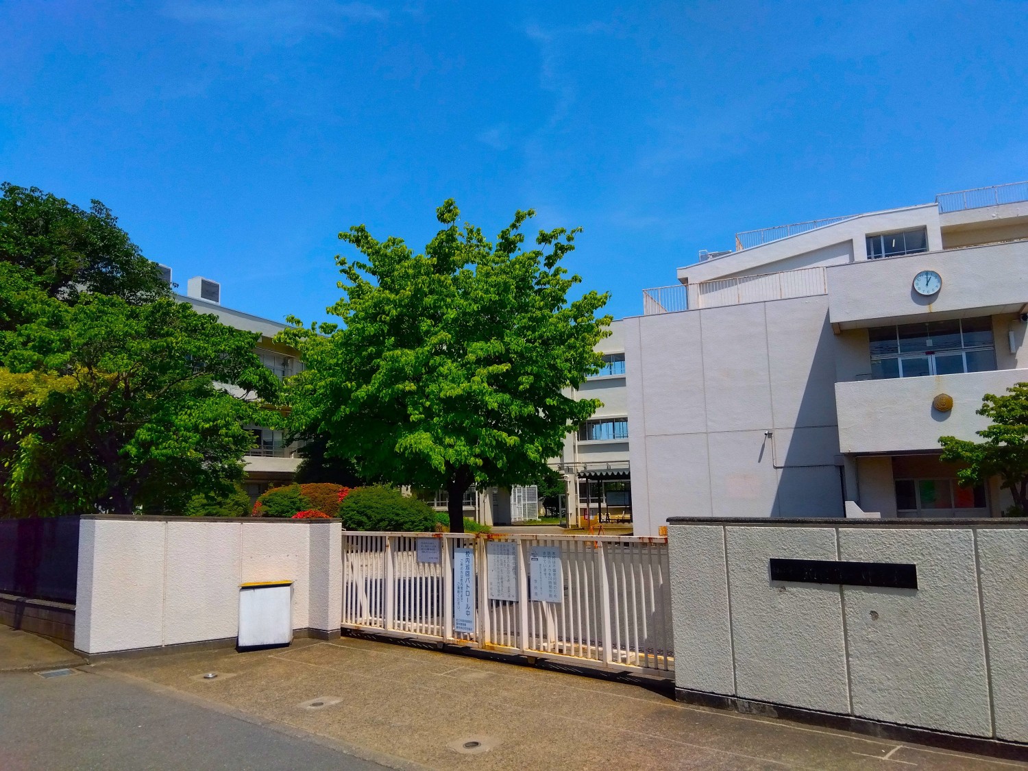 第一中学校まで1300m