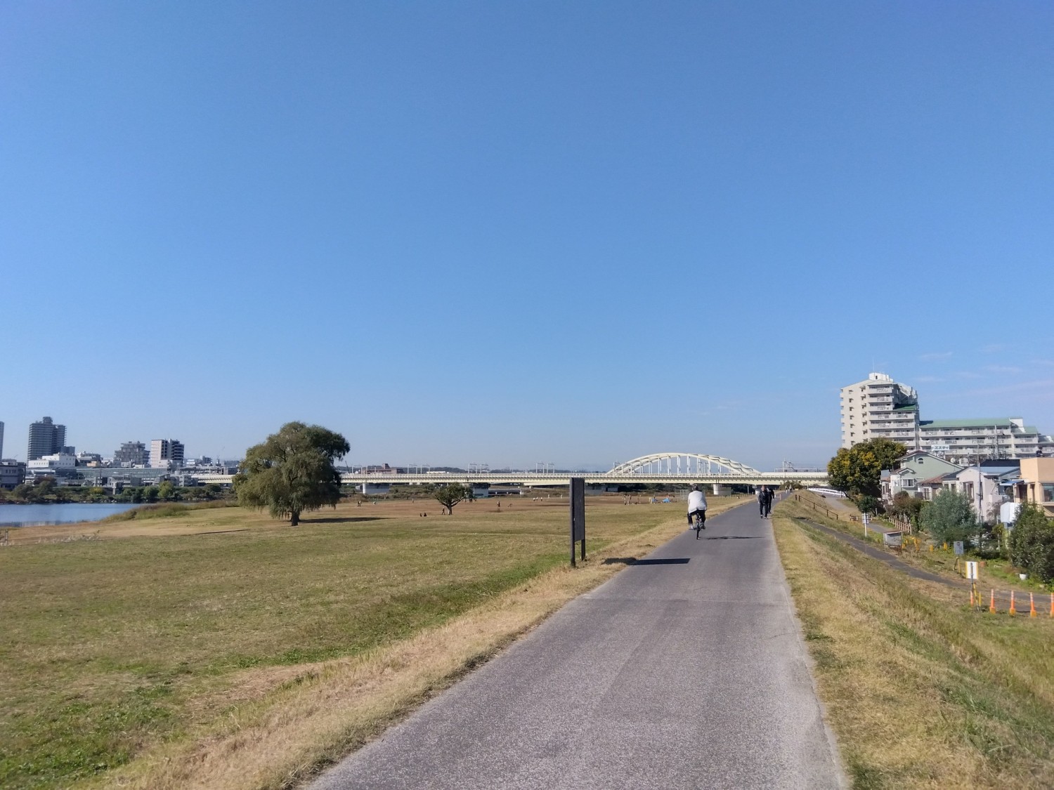 南側サイクリングロード