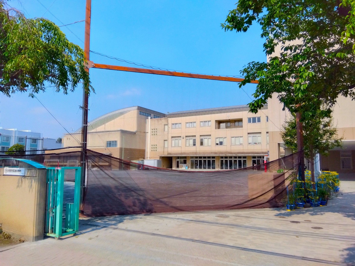 喜多見中学校まで560m