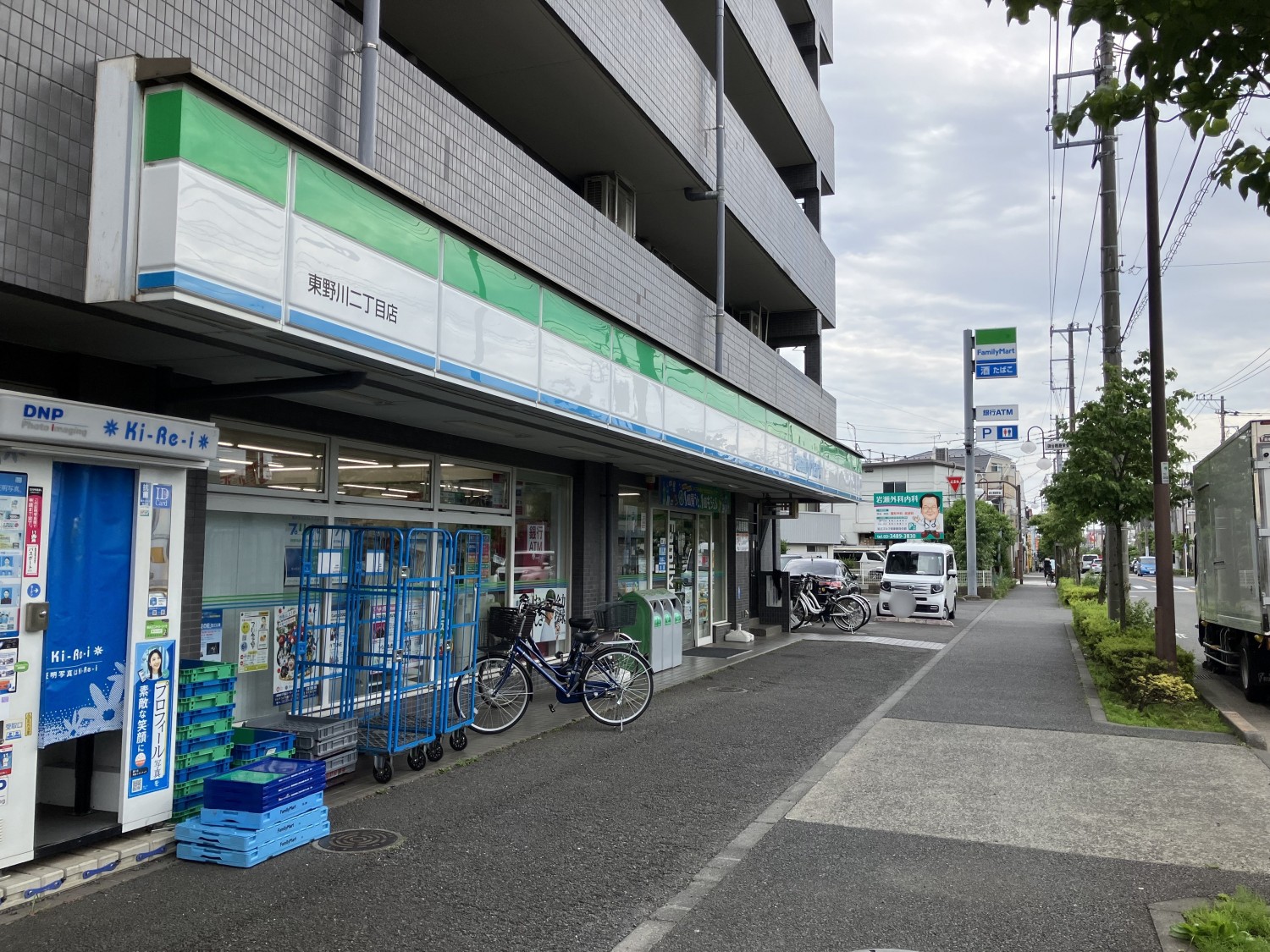 ファミリーマート　東野川二丁目店　300ｍ