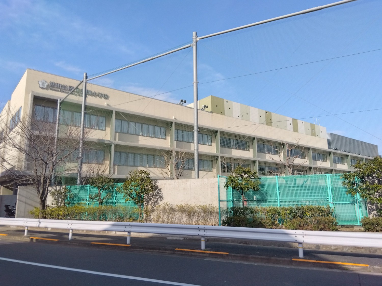 多門小学校まで80m