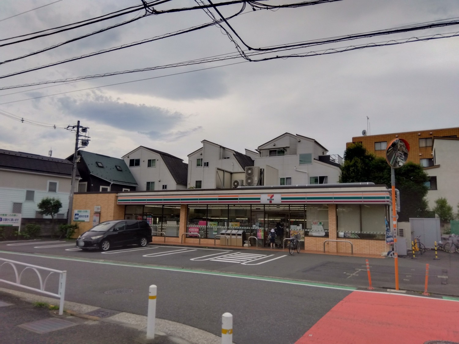 セブンイレブンまで900m