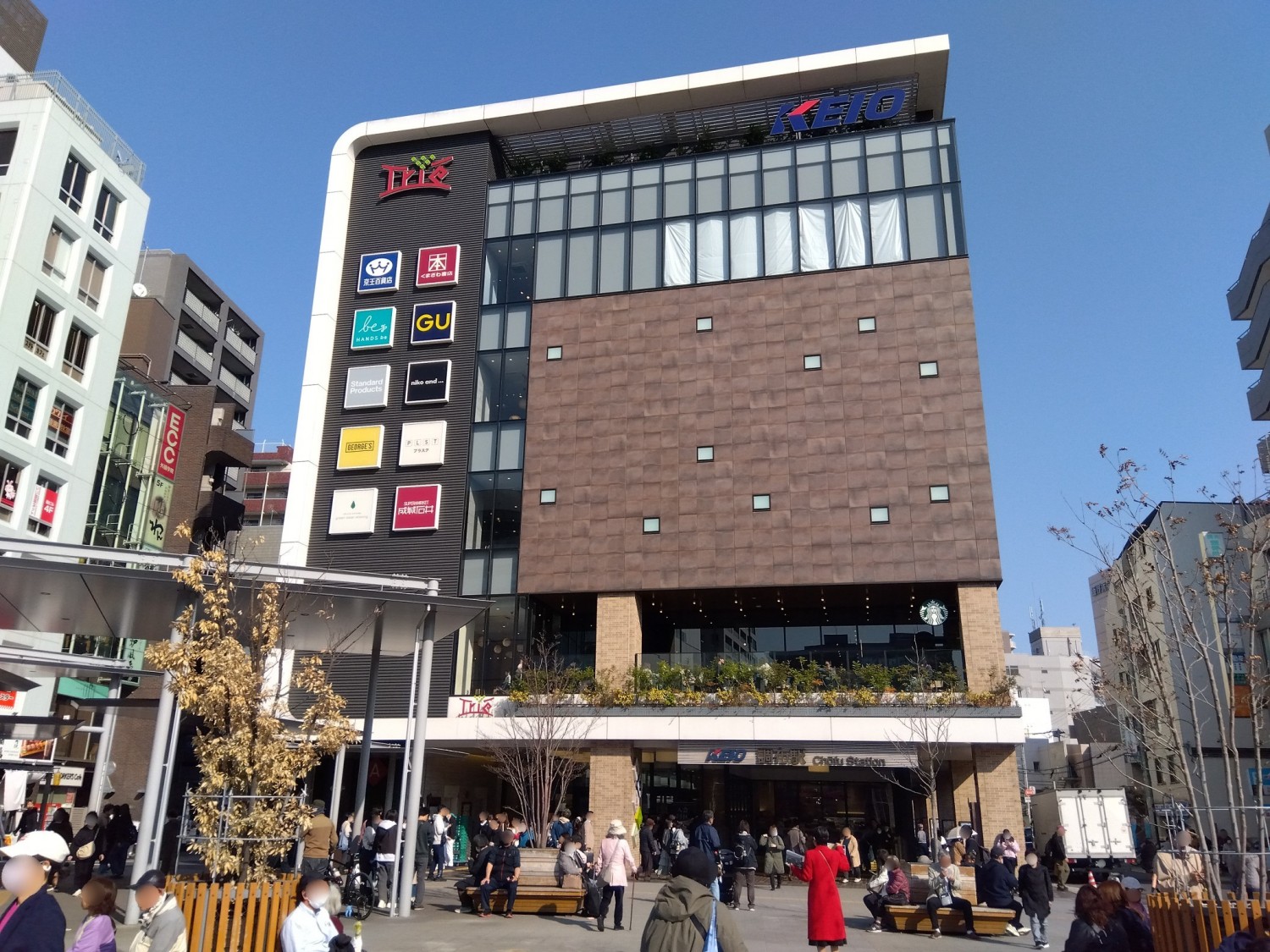 調布駅まで560ｍ