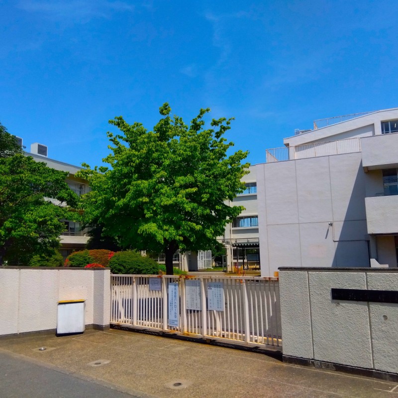第一中学校まで1300m