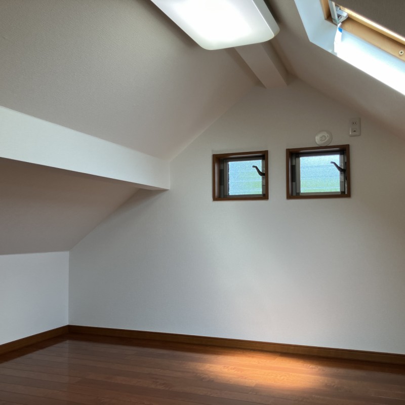 小屋根裏収納