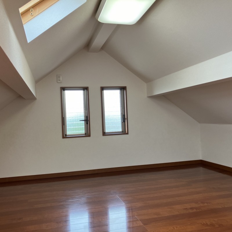 小屋根裏収納