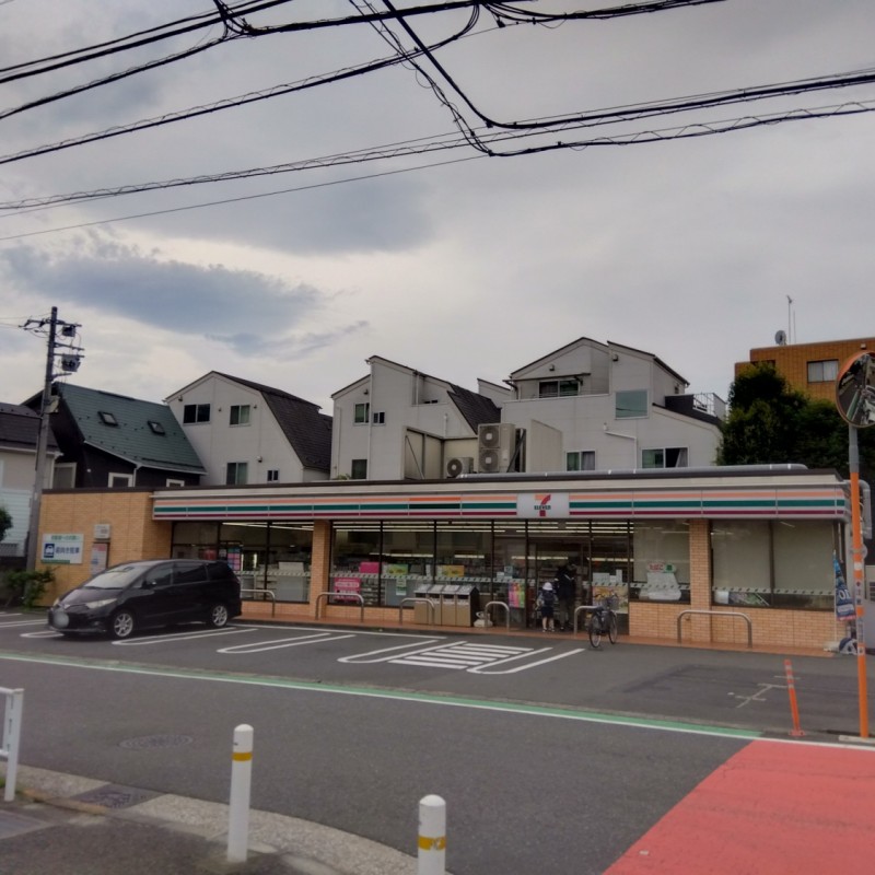 セブンイレブンまで900m