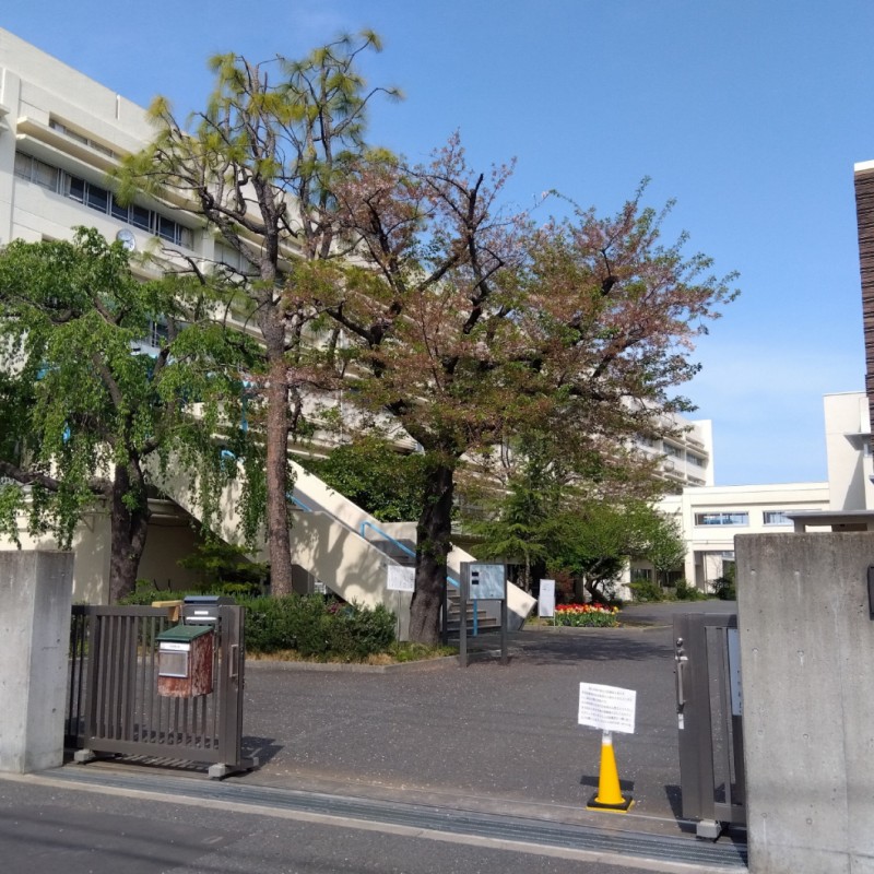 狛江第二中学校まで950m