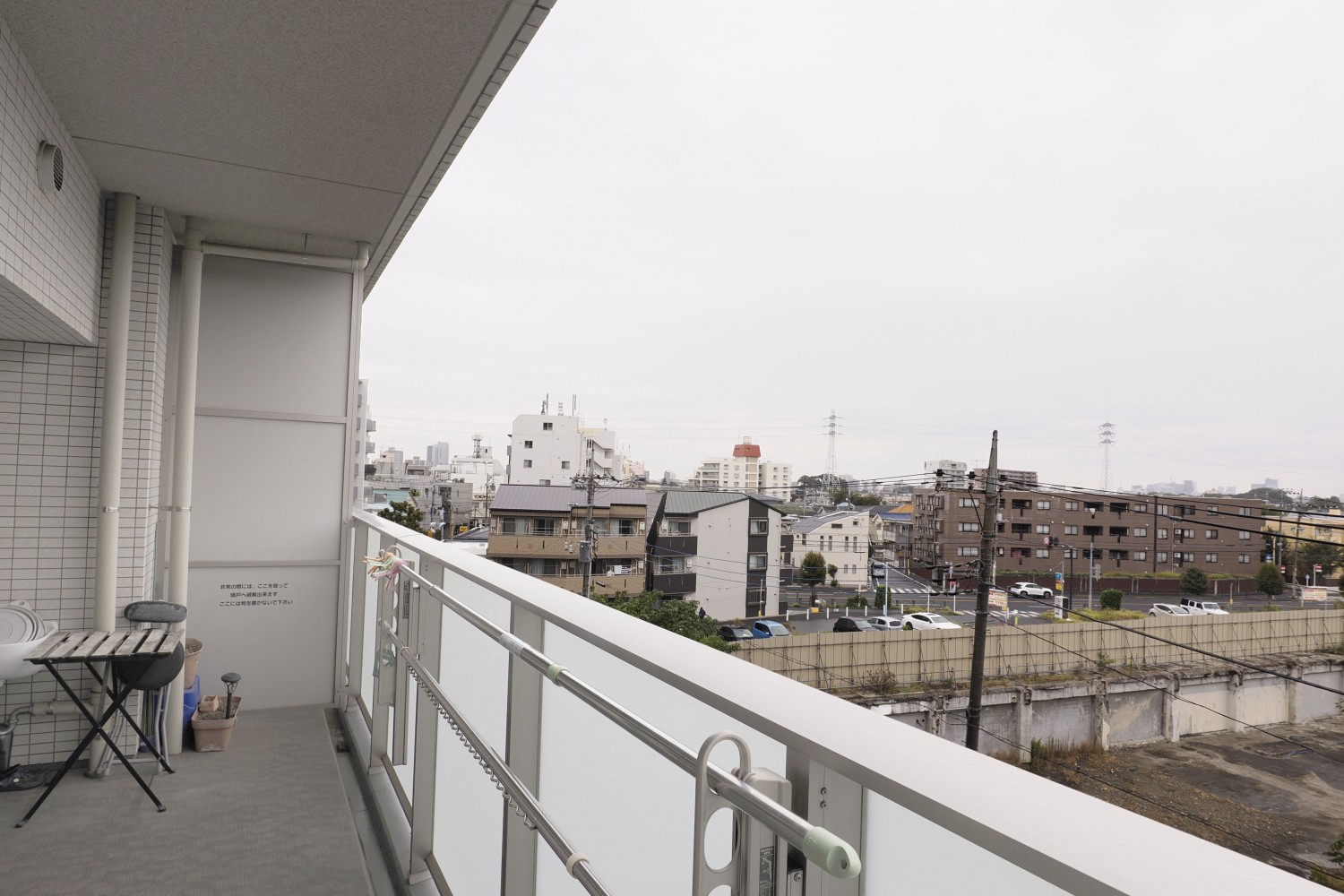 新宿の夜景がきれいです。バルコニーは奥行き２ｍ、スロップシンク付きです。