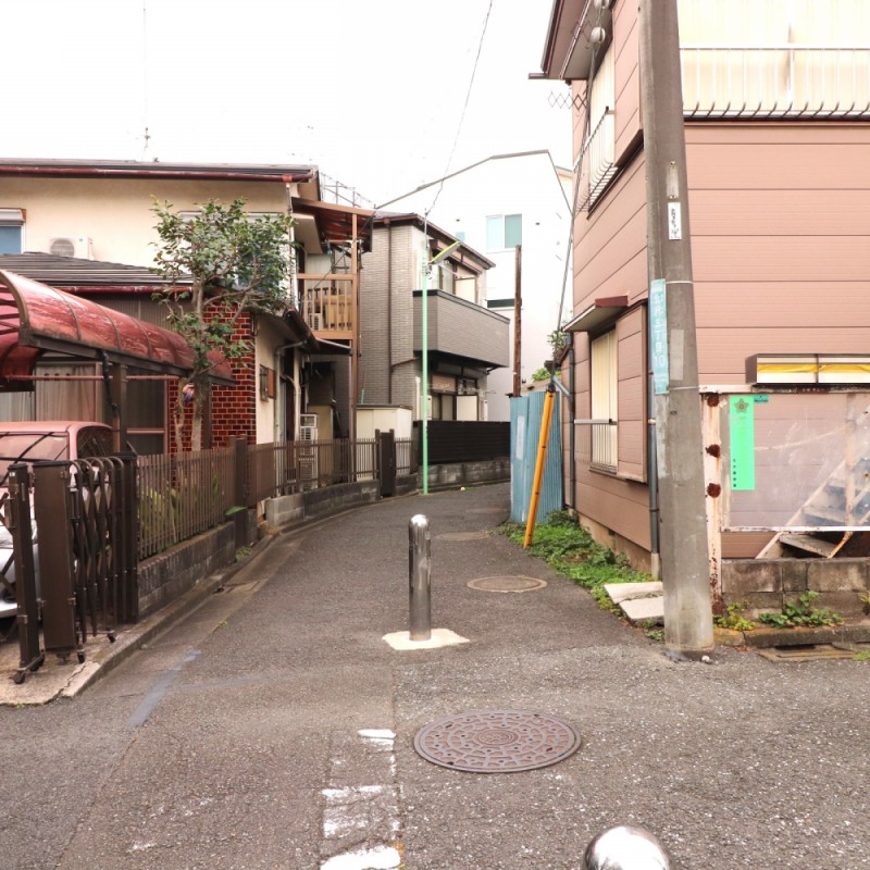 【その他現地】現地西側道路。建築基準法上の道路ではございません