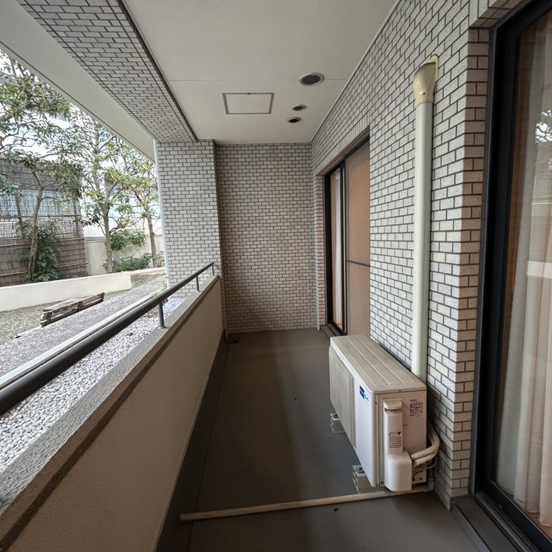 お部屋に付属するバルコニーです。