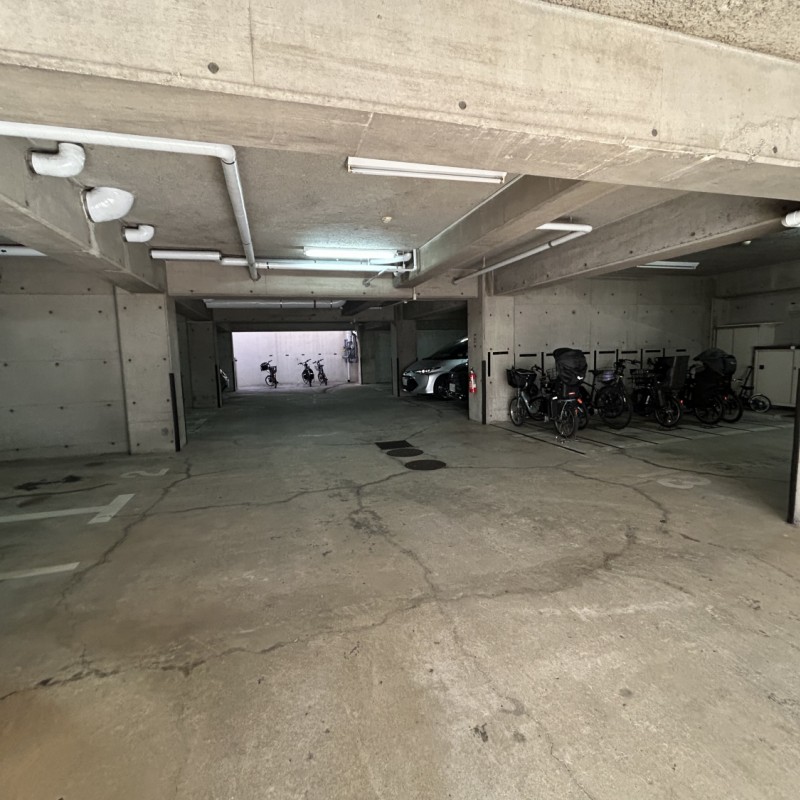 平置きの駐車場です。